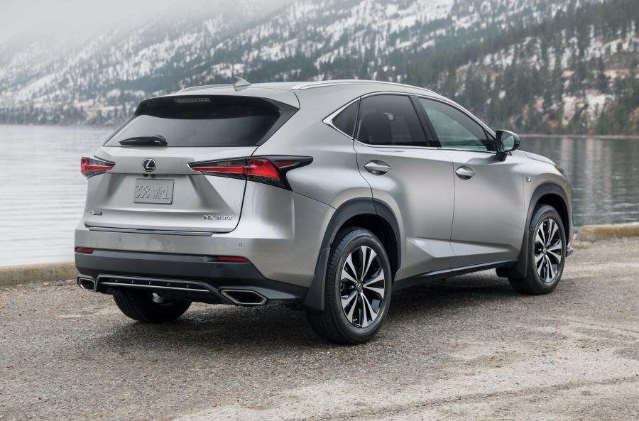  Lexus NX300 F-Sport 2017 года  (NA) (фото 38 из 41)